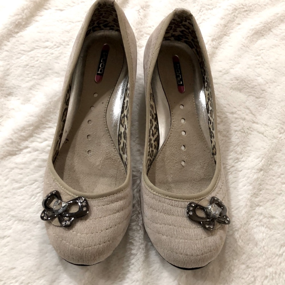 Bona shoes low heel cream color size 7